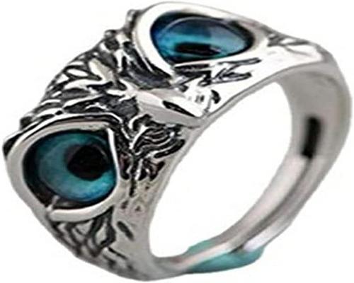 <notranslate>un anello a forma di gufo dagli occhi azzurri</notranslate>