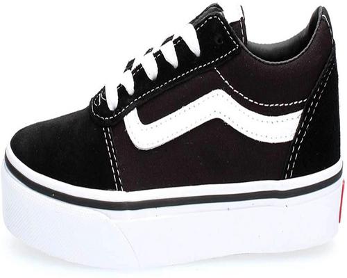 une Paire De Basket Vans