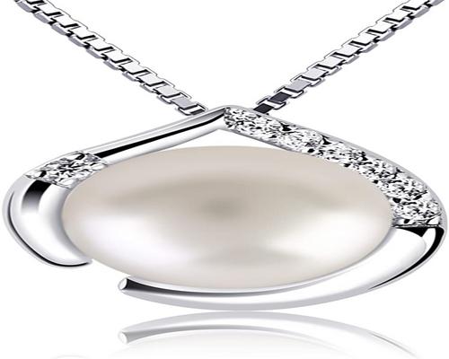 un Collier B.Catcher En