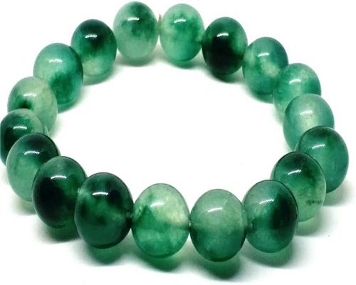 un Bracelet En Jade Vert Et Or