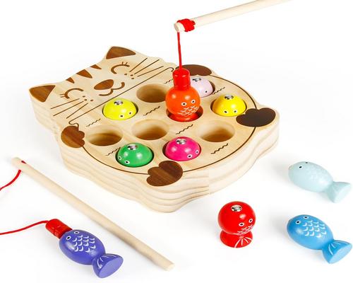 un Jeu De Pêche Magnétique En Bois