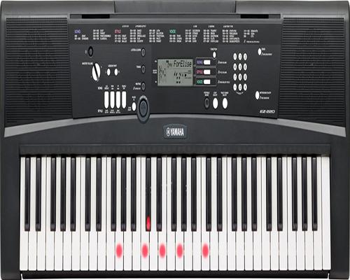 een Yamaha Ez-220-toetsenbord