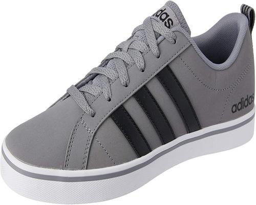 Ein Paar Turnschuhe Adidas Vs Pace
