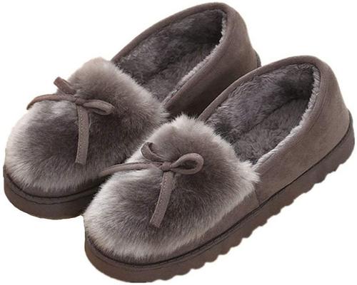 A Pair Of Winter Woman Slippers