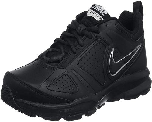 Ein Paar Nike-Schuhe
