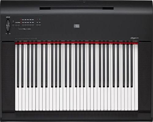 un teclado Yamaha Piaggero NP-12 con 61 teclas