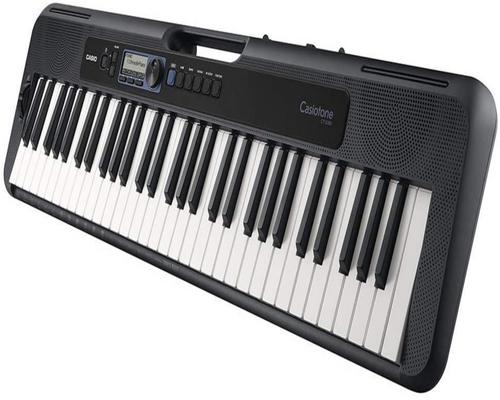 ένα πιάνο Casio Ct-S300