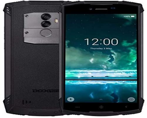 ένα τηλέφωνο Doogee S55 Unbreakable 4G Smartphone