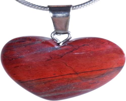 un pendente Lebensquelle More a forma di cuore in diaspro rosso