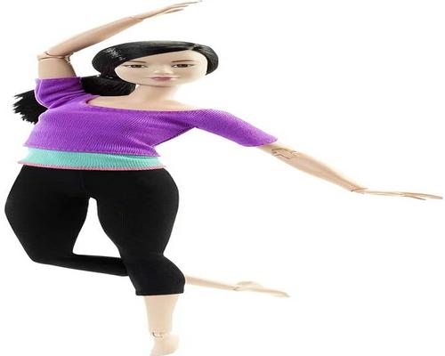 Ein Barbie Made To Move Articulated Fitness Ultra Flexible Brunette-Spiel mit lila Oberteil und 22 Artikulationspunkten