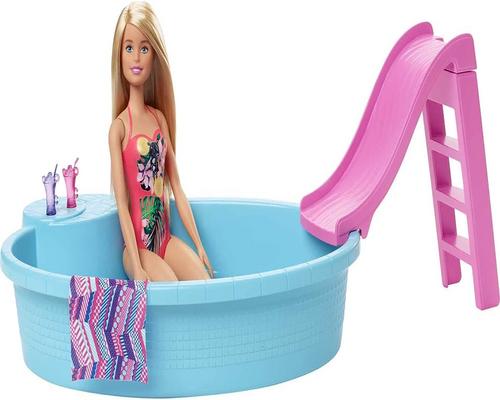 una Barbie y su piscina