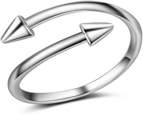 un anello in argento con sopracciglia
