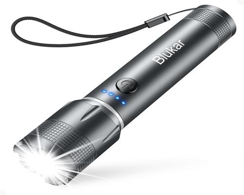 une Lampe Torche Led Rechargeable Blukar