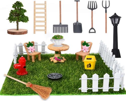 un Ensemble De 21 Ornements De Jardin Miniatures Formizon