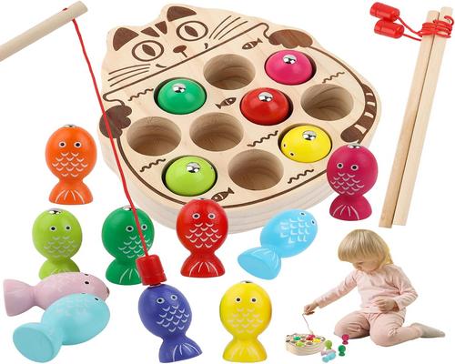un juego de pesca magnético de madera
