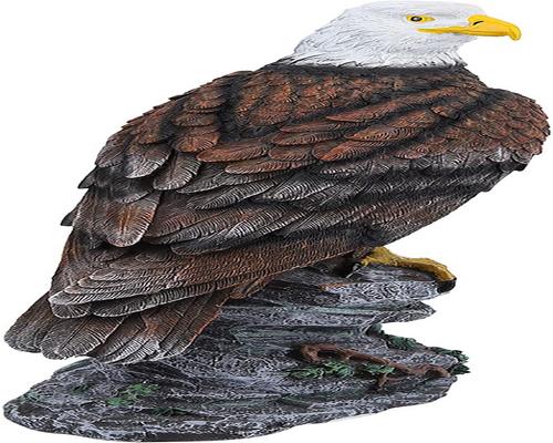 une Statue D'Aigle Lwuey