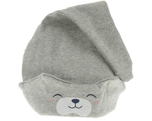 Un bambino orso grigio cappello
