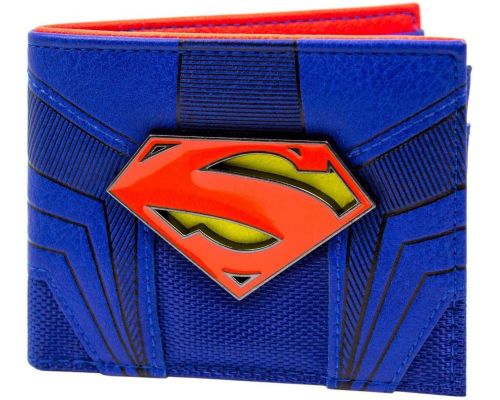 Una cartera azul con emblema de Superman de DC Comics