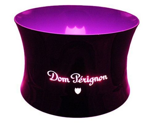 Ein Dom Perignon leuchtender Eiskübel