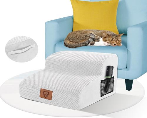 a set of Znm pet stairs